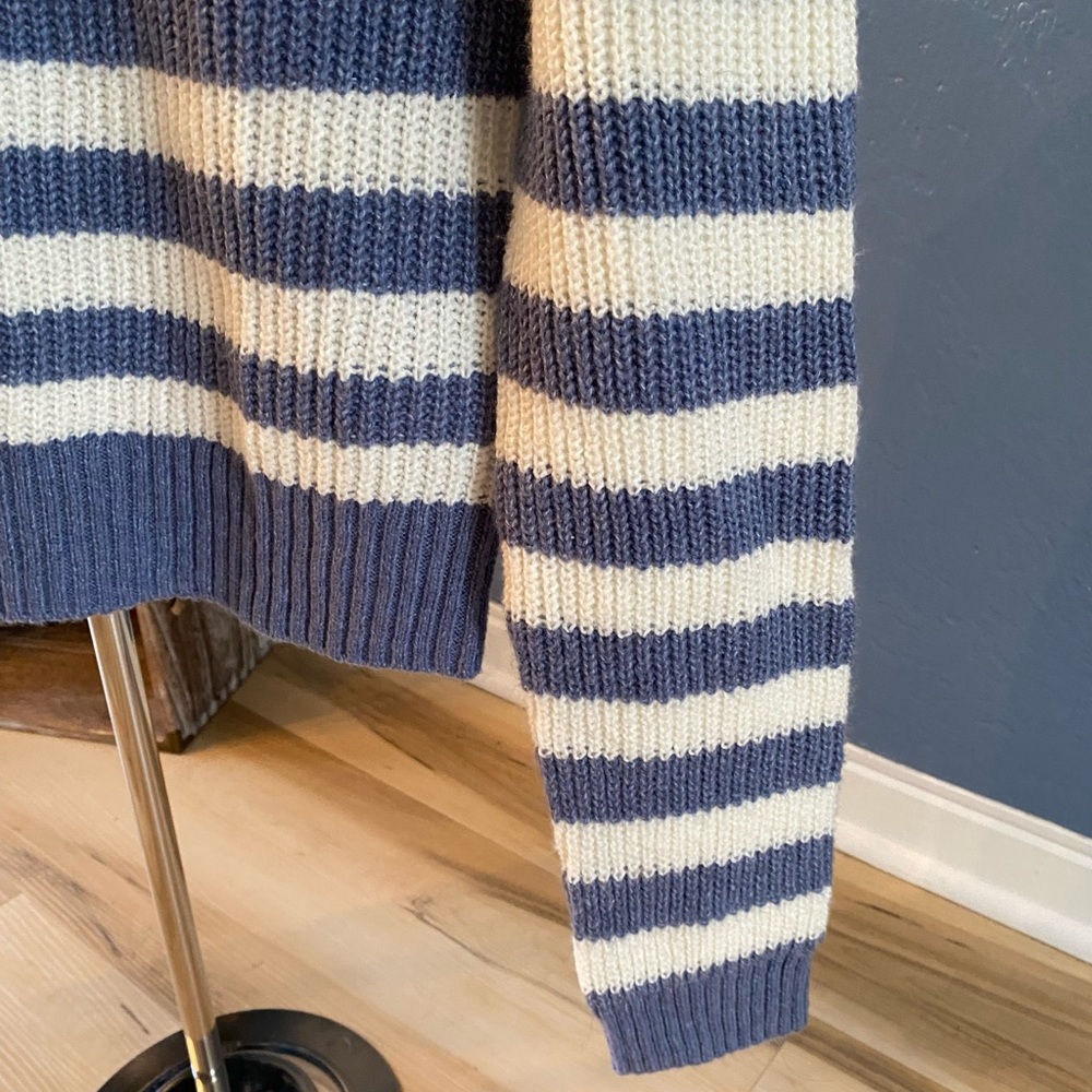 NWT American Eagle Striped Blue and Cream Knit Sweater - Picture 5 of 10
